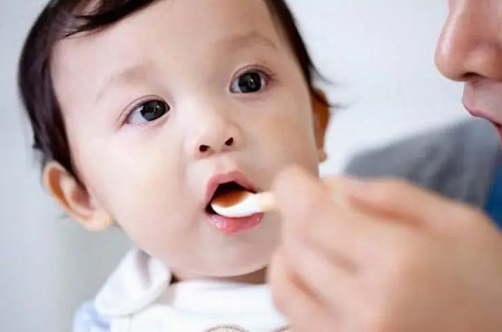 Cho Trẻ Sơ Sinh Uống Mật Ong