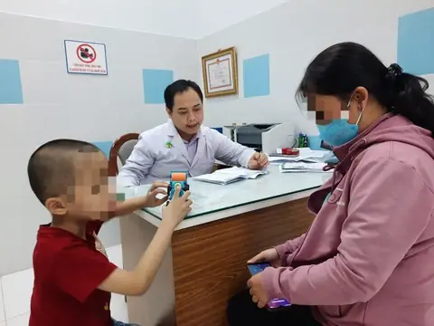 Cho Tre Xem Tivi Som Co Tot Khong
