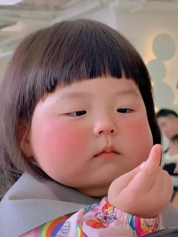 Cô Bé Hàn Quốc Mái Ngố