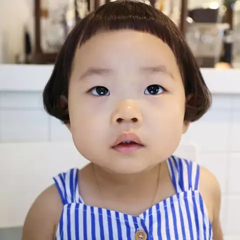 Cô Bé Hàn Quốc Mái Ngố
