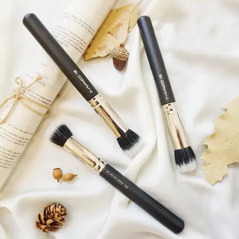Cọ Đánh Kem Nền Mac 130
