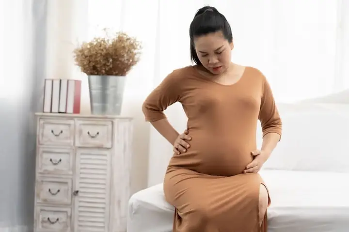 Có Nên Bước Qua Bụng Bà Bầu