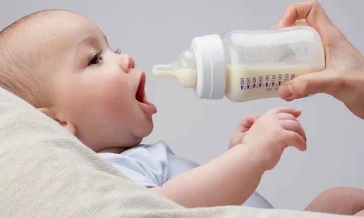 Có Nên Cho Bé Ăn Cháo Lúc 8h Tối