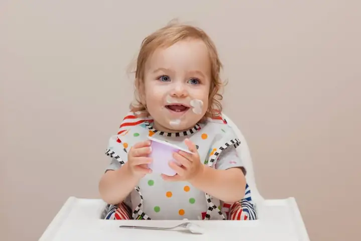 Có Nên Cho Bé Ăn Sữa Chua Hàng Ngày Có Nên Cho Bé Ăn Sữa Chua Hàng Ngày