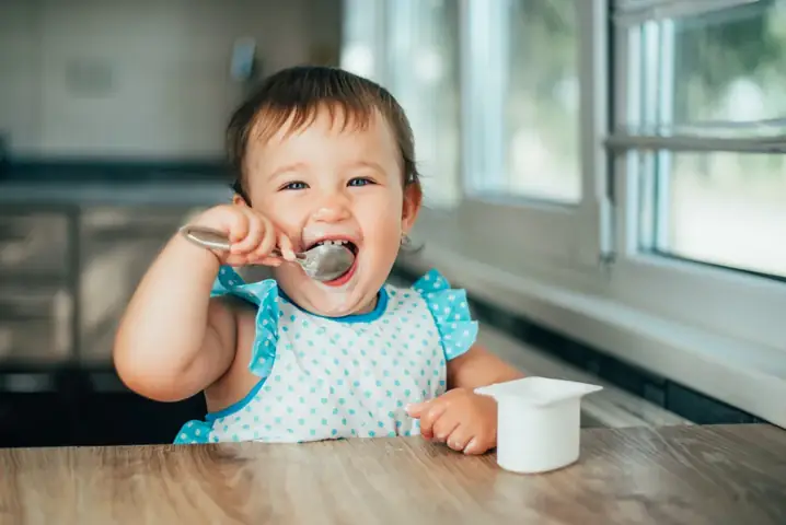 Có Nên Cho Bé Ăn Sữa Chua Hàng Ngày Có Nên Cho Bé Ăn Sữa Chua Hàng Ngày