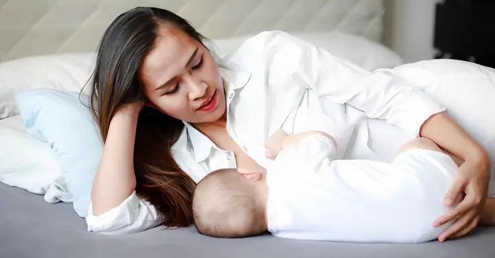 Có Nên Cho Bé Bú Nằm