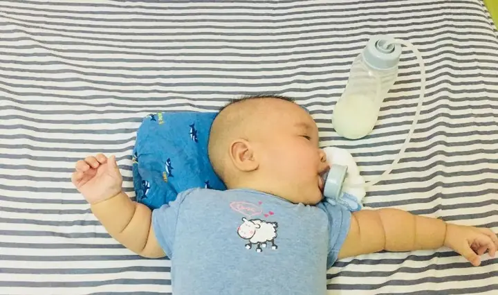 Có Nên Cho Bé Dùng Bình Sữa Rảnh Tay Có Nên Cho Bé Dùng Bình Sữa Rảnh Tay