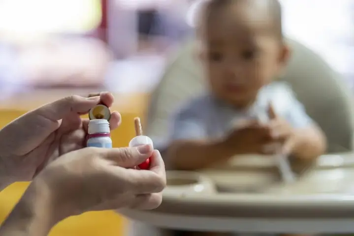 Có Nên Cho Bé Uống Thuốc Chung Với Sữa