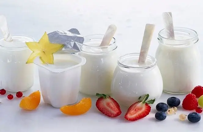 Có Nên Cho Trẻ Ăn Sữa Chua Buổi Tối Không