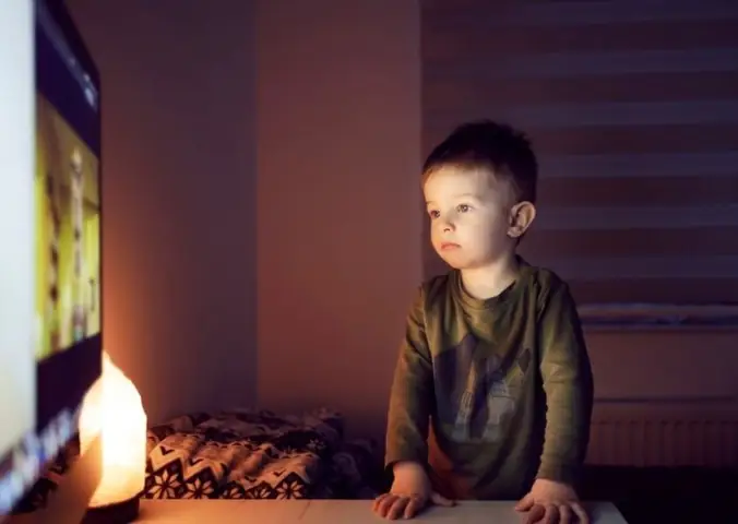 Có Nên Cho Trẻ Em Xem Tivi