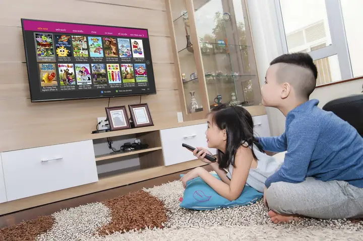 Có Nên Cho Trẻ Em Xem Tivi