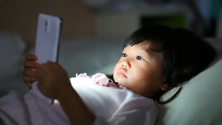 Có Nên Cho Trẻ Em Xem Tivi