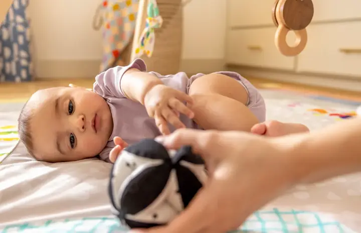 Có Nên Cho Trẻ Lẫy Nhiều