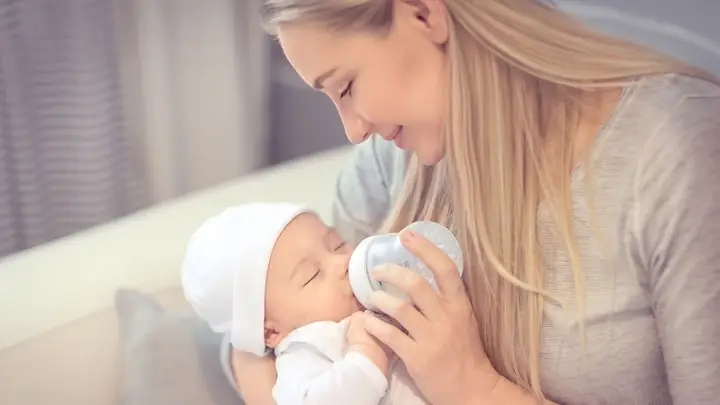 Có Nên Cho Trẻ Sơ Sinh Bú Bình
