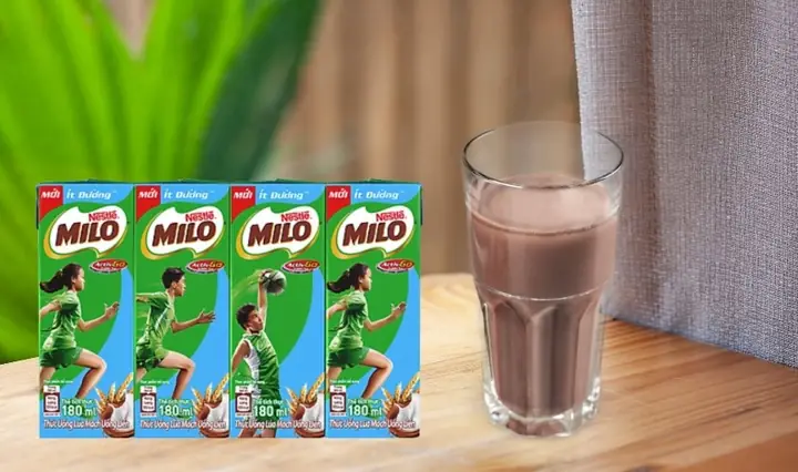 Co Nen Cho Tre Uong Sua Socola
