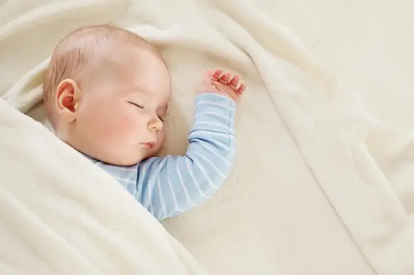 Có Nên Đắp Nhiều Chăn Cho Trẻ Sơ Sinh