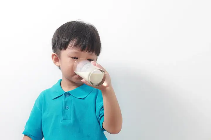 Co Nen Doi Sua Cho Be Khong