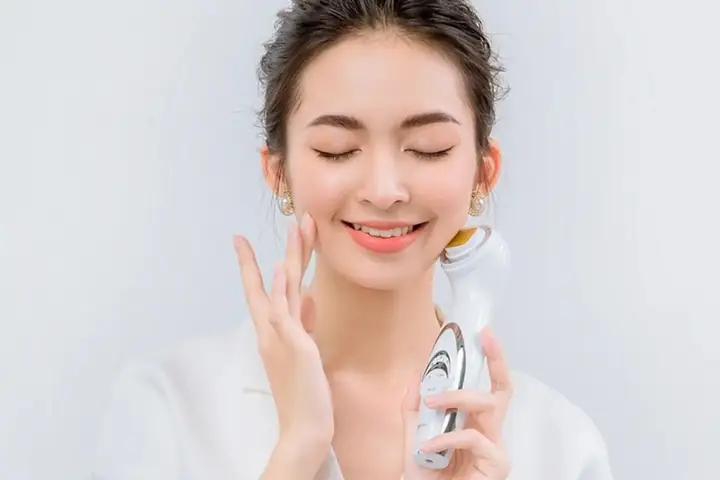 Có Nên Dùng Máy Mát Xa Mặt Không
