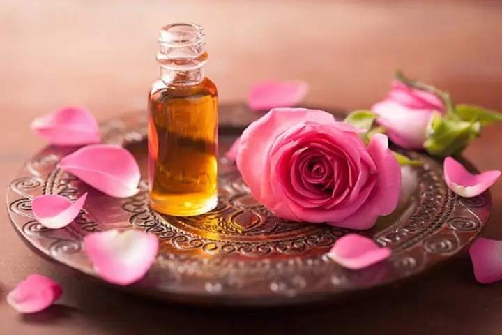 Có Nên Dùng Nước Hoa Hồng Trước Khi Trang Điểm