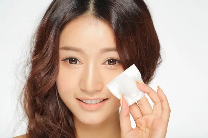Có Nên Dùng Nước Hoa Hồng Trước Khi Trang Điểm