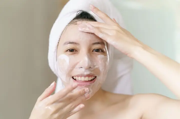 Có Nên Dùng Sữa Rửa Mặt Hàng Ngày