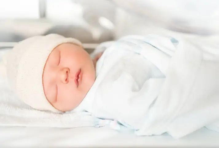 Có Nên Quấn Chặt Trẻ Sơ Sinh Khi Ngủ