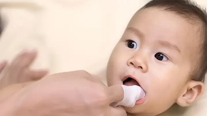 Có Nên Rơ Lưỡi Cho Bé Hàng Ngày
