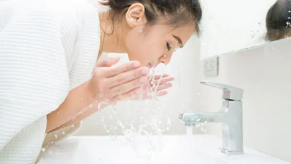 Có Nên Rửa Mặt Trước Khi Đi Ngủ