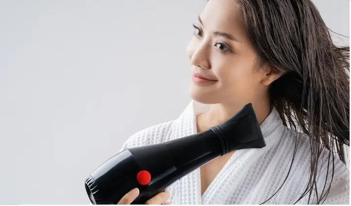 Có Nên Sử Dụng Máy Sấy Tóc