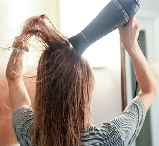 Có Nên Sử Dụng Máy Sấy Tóc