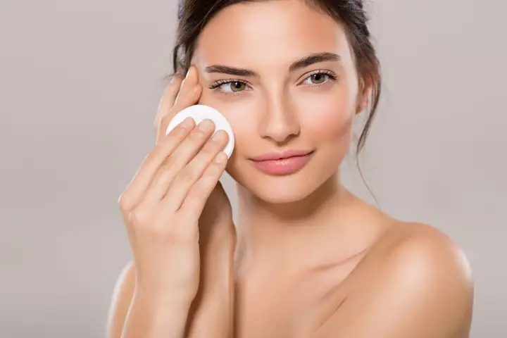 Có Nên Tẩy Trang Khi Không Trang Điểm