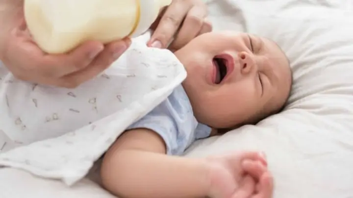 Có Nên Xin Sữa Cho Bé Uống