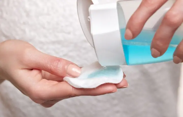 Da Bị Mụn Có Nên Dùng Toner Không