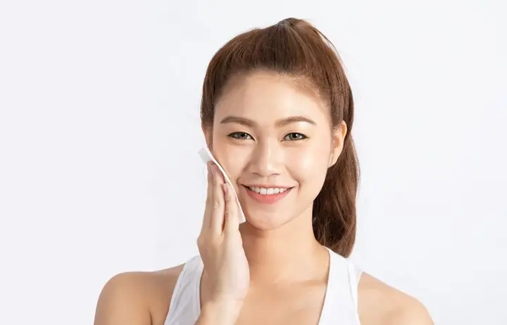 Da Bị Mụn Có Nên Dùng Toner Không