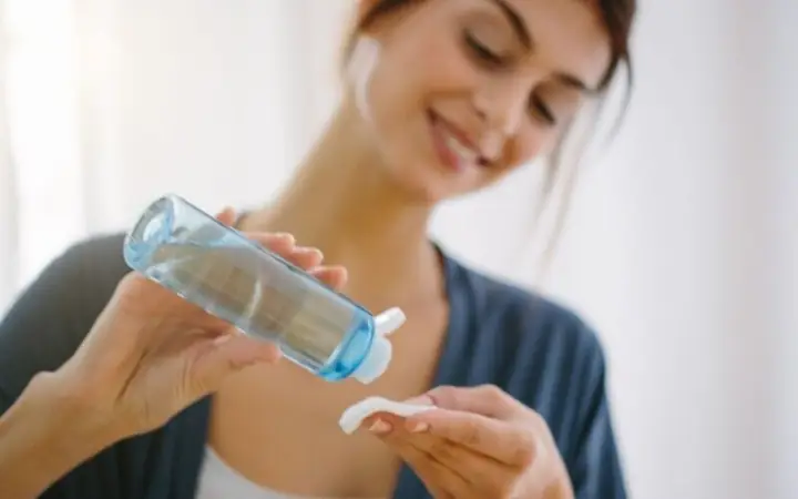 Da Dầu Có Nên Dùng Nước Tẩy Trang