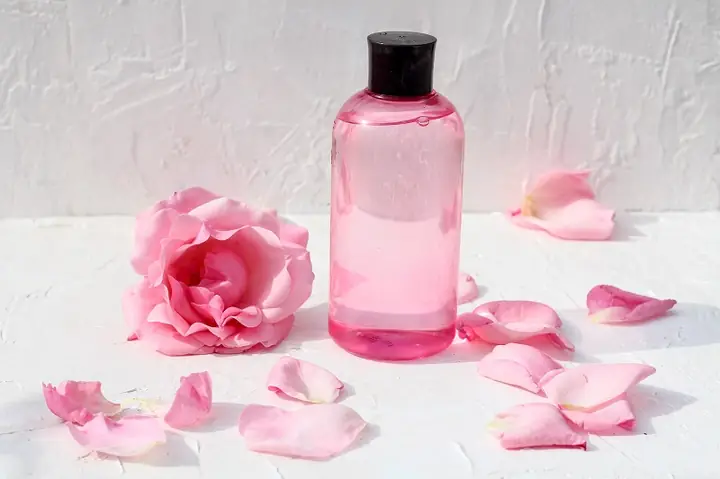 Da Khô Có Nên Dùng Nước Hoa Hồng