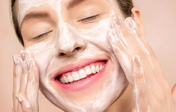 Da Mặt Bị Rát Khi Rửa Mặt