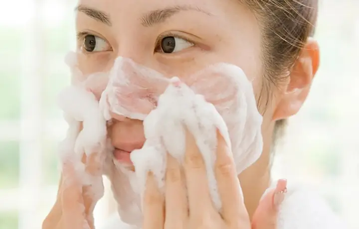 Da Mặt Bị Rát Khi Rửa Mặt