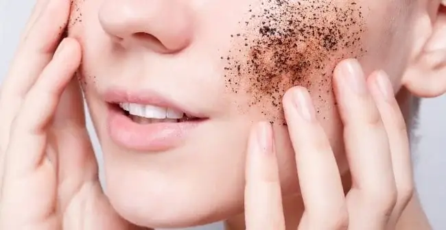 Da Mụn Có Nên Tẩy Tế Bào Chết Không