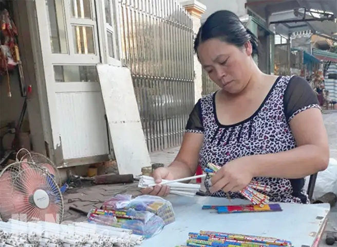 Dán Bao Lì Xì Tại Nhà