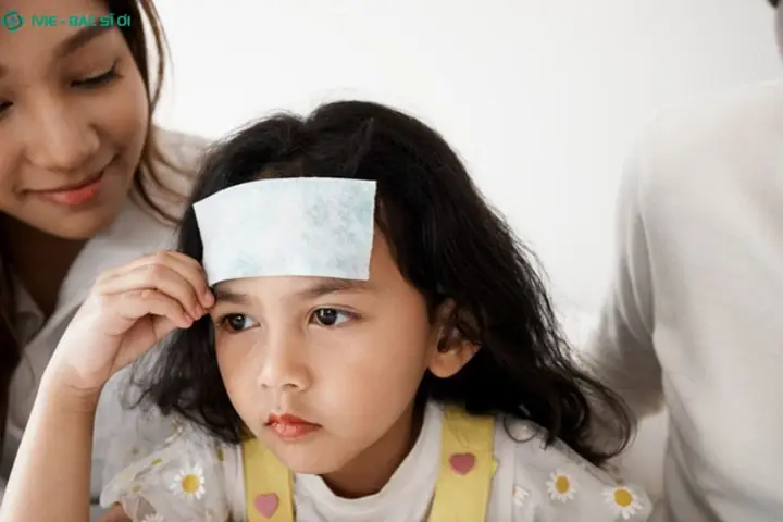 Dán Miếng Hạ Sốt Cho Bé Trong Bao Lâu
