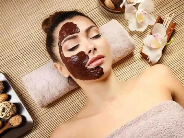 Đắp Mặt Nạ Bã Cà Phê