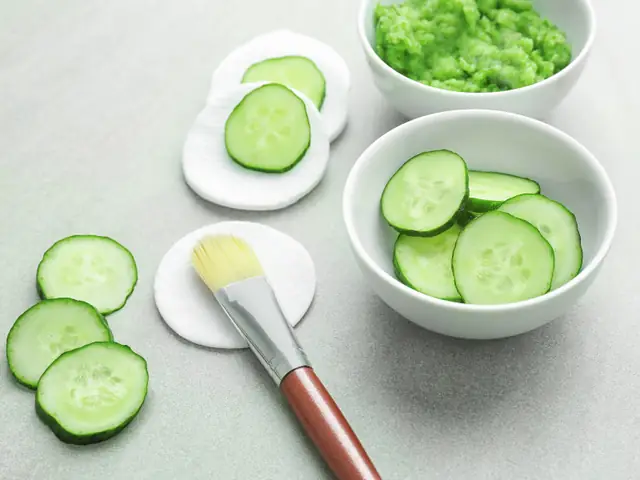 Đắp Mặt Nạ Dưa Leo Hàng Ngày Đắp Mặt Nạ Dưa Leo Hàng Ngày