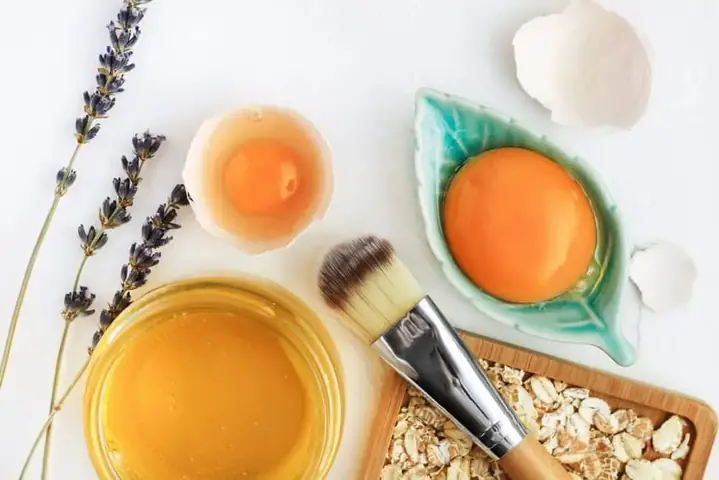 Đắp Mặt Nạ Trứng Gà Cho Da Khô