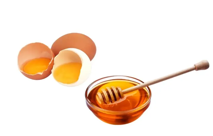 Đắp Mặt Nạ Trứng Gà Cho Da Khô