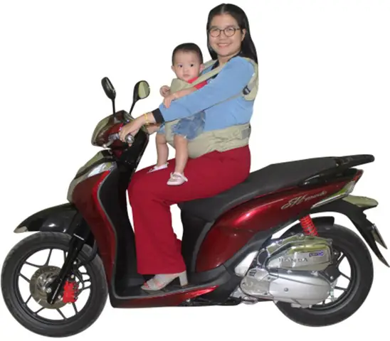 Địu Đi Xe Máy Cho Bé
