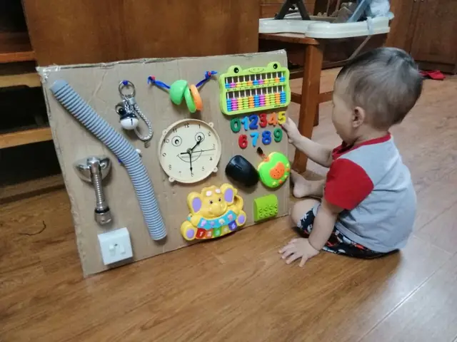 Đồ Chơi Phát Triển Trí Tuệ Cho Bé 1 Tuổi