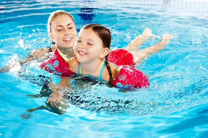 Độ Tuổi Học Bơi Cho Bé Độ Tuổi Học Bơi Cho Bé