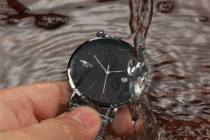Đồng Hồ Bị Hấp Hơi Bên Trong