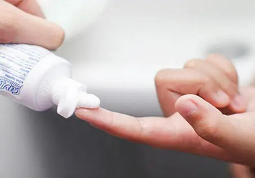 Dùng Kem Đánh Răng Trị Mụn Nhọt